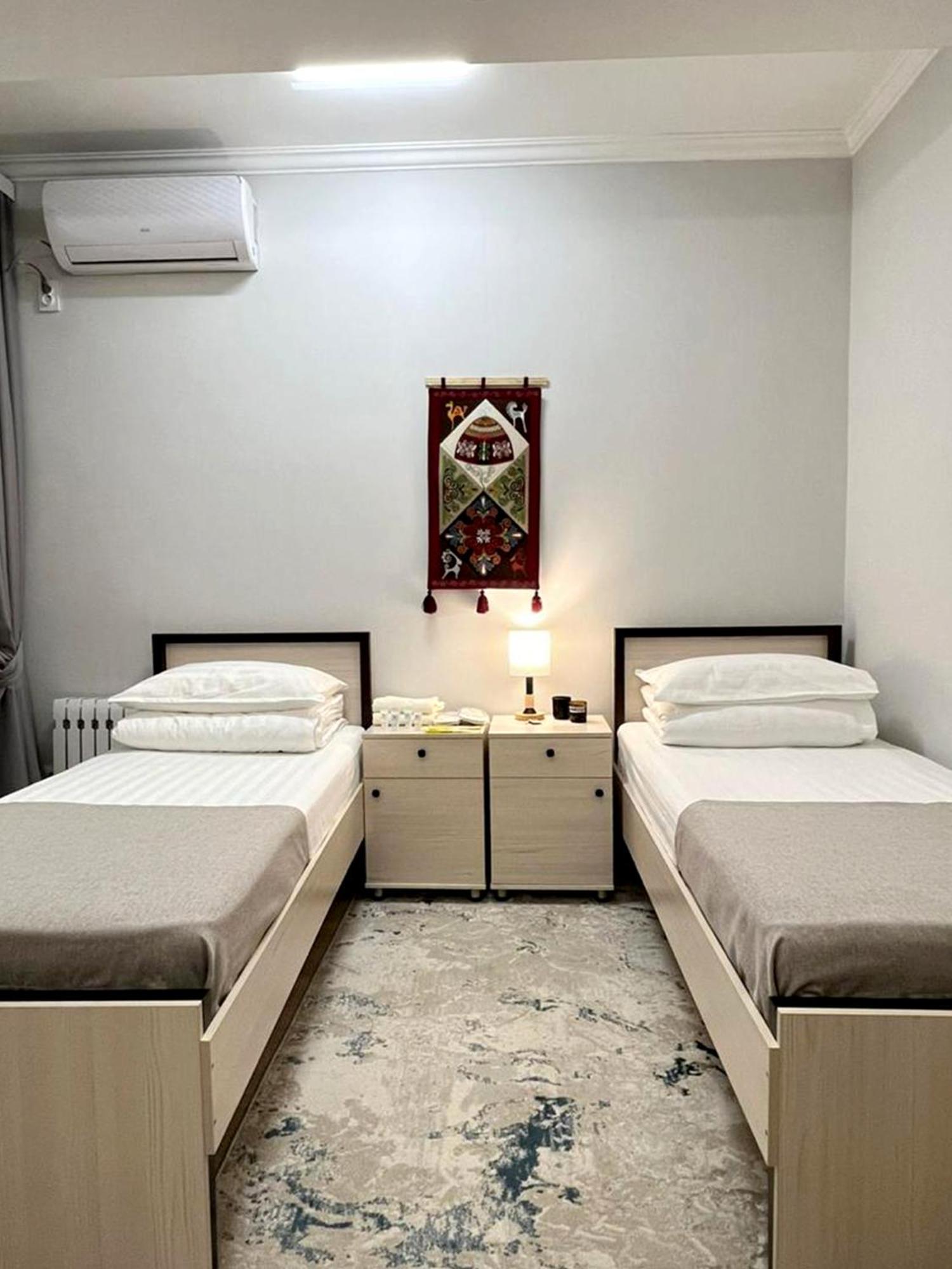 Compass Hostel Bisjkek Eksteriør billede