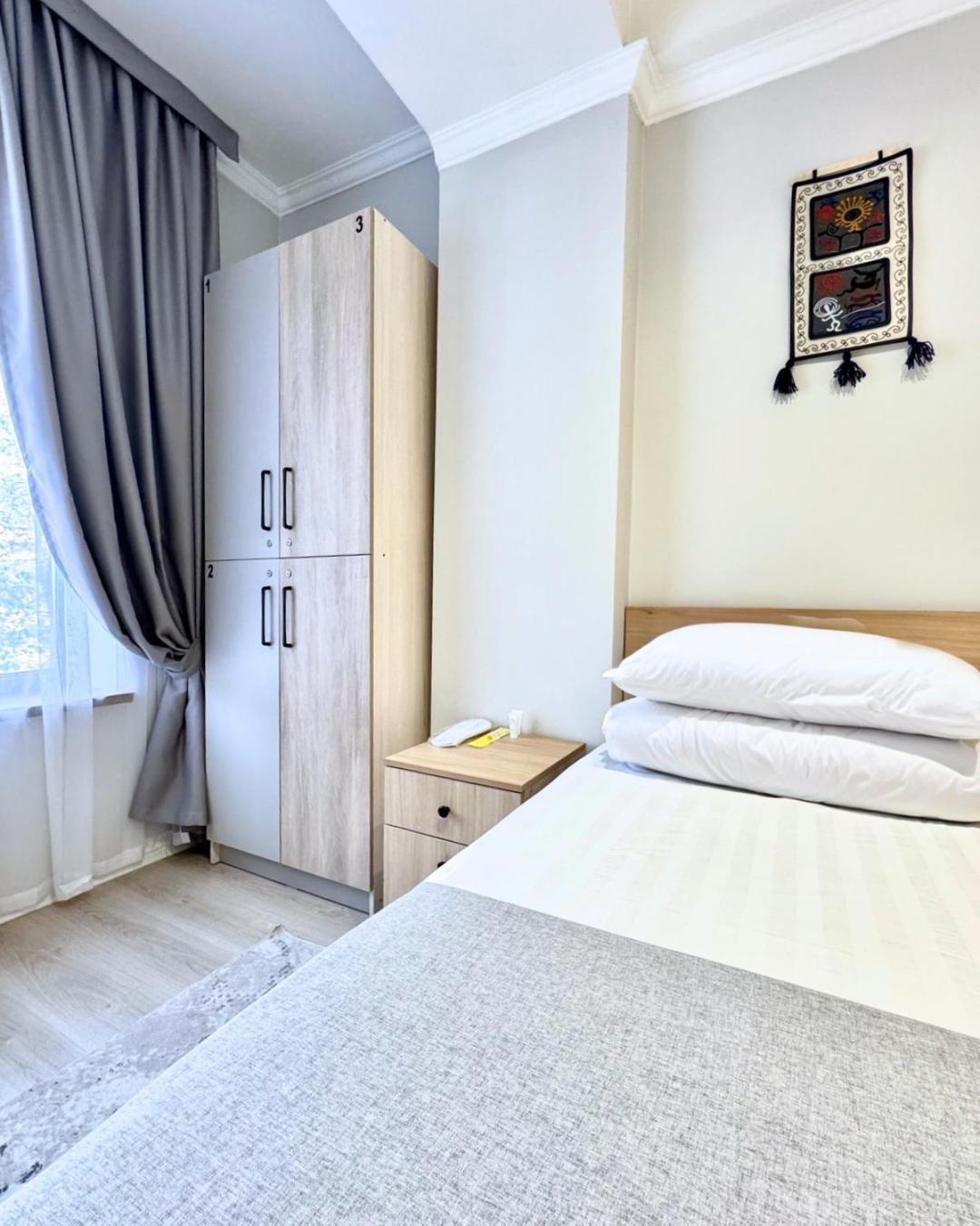 Compass Hostel Bisjkek Eksteriør billede