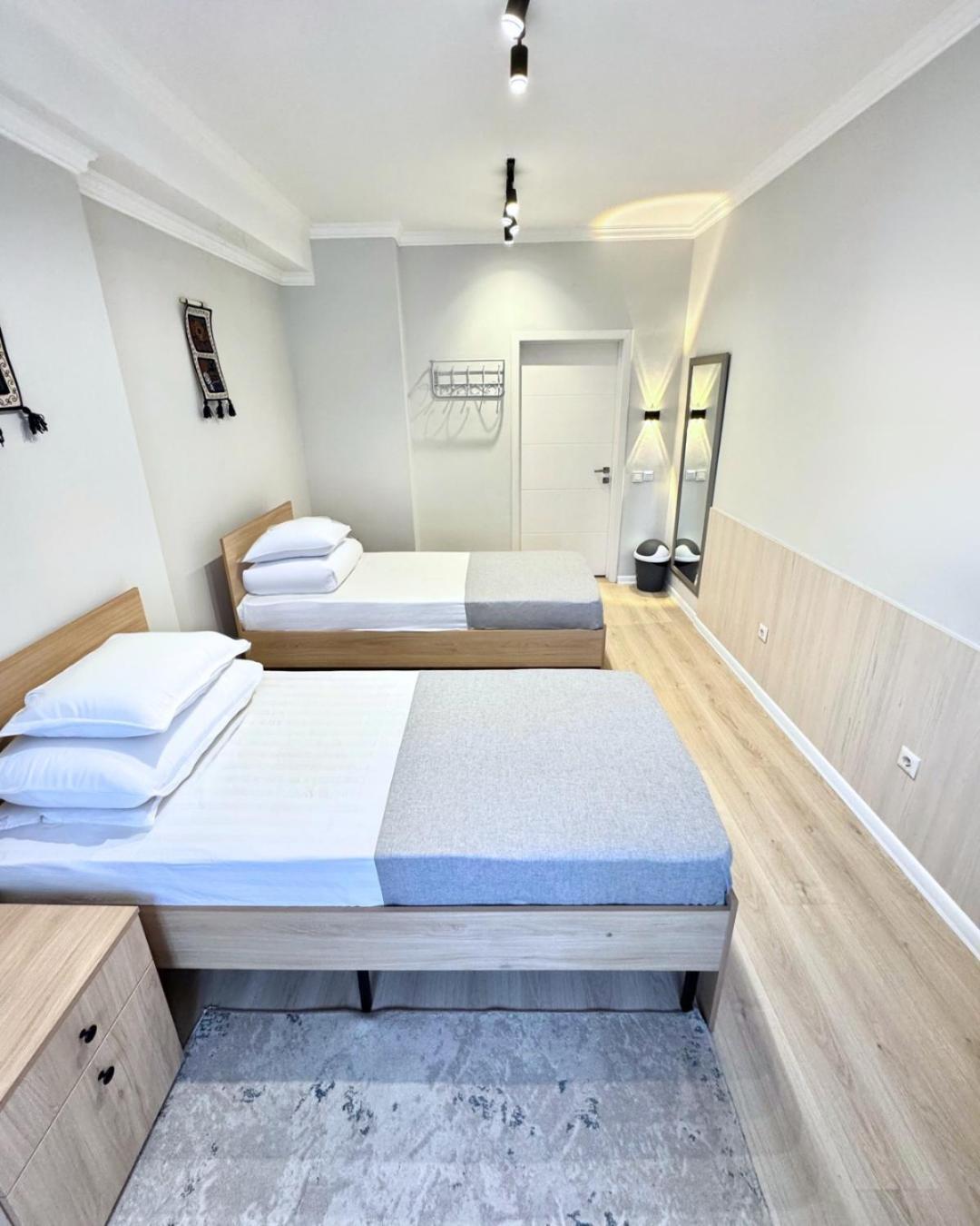 Compass Hostel Bisjkek Eksteriør billede