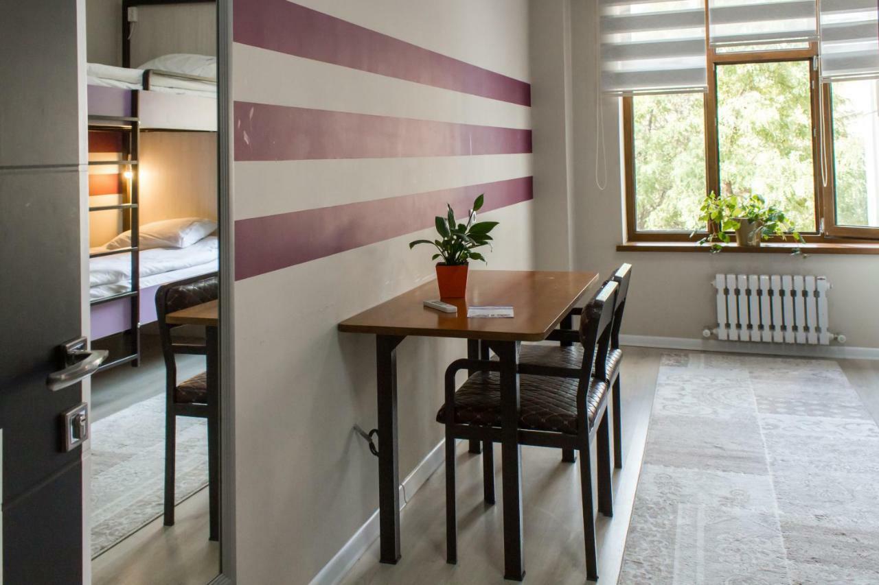 Compass Hostel Bisjkek Eksteriør billede